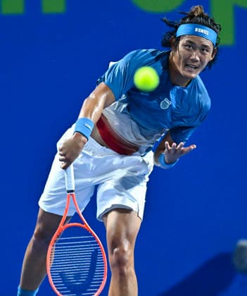 ATP, Tennis Herren QATAR EXXONMOBIL OPEN-ROUND OF 18 Zhizhen Zhang of China competes against Jakub Mensik of Czech Republic in the Round of 16 at the ATP men s Qatar ExxonMobil Open 2026 tennis tournament at the Khalifa International Tennis Complex in Doha, Qatar, on February 18, 2026. DOHA Qatar Copyright: xNOUSHADx