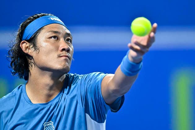 ATP, Tennis Herren QATAR EXXONMOBIL OPEN-ROUND OF 18 Zhizhen Zhang of China competes against Jakub Mensik of Czech Republic in the Round of 16 at the ATP men s Qatar ExxonMobil Open 2026 tennis tournament at the Khalifa International Tennis Complex in Doha, Qatar, on February 18, 2026. DOHA Qatar Copyright: xNOUSHADx