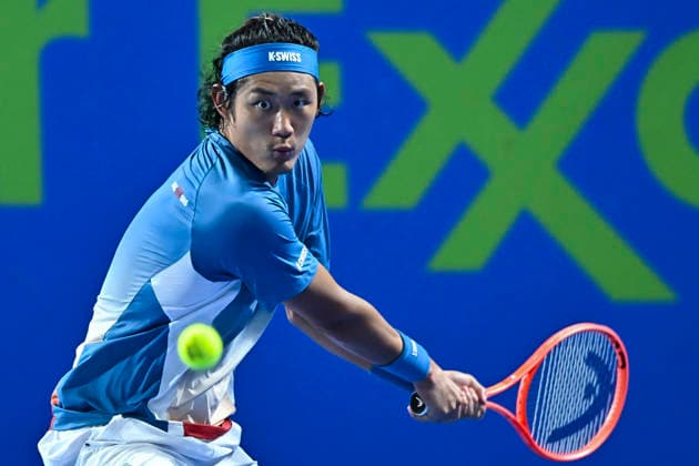 ATP, Tennis Herren QATAR EXXONMOBIL OPEN-ROUND OF 18 Zhizhen Zhang of China competes against Jakub Mensik of Czech Republic in the Round of 16 at the ATP men s Qatar ExxonMobil Open 2026 tennis tournament at the Khalifa International Tennis Complex in Doha, Qatar, on February 18, 2026. DOHA Qatar Copyright: xNOUSHADx