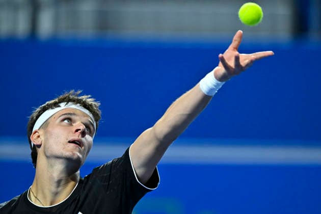 ATP, Tennis Herren QATAR EXXONMOBIL OPEN-ROUND OF 18 Jakub Mensik of Czech Republic is seen in action against Zhizhen Zhang of China during their men s singles round of 16 match at the ATP Qatar Exxonmobil Open 2026 tennis tournament at the Khalifa International Tennis Complex. Jakub Mensik won against Zhizhen Zhang 6-3,6-2. ¨¨ DOHA Qatar Copyright: xNOUSHADx