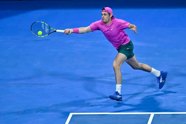 ATP, Tennis Herren QATAR EXXONMOBIL OPEN-ROUND OF 16 Valentin Royer of France competes against Carlos Alcaraz of Spain in the Round of 16 at the ATP men s Qatar ExxonMobil Open 2026 tennis tournament at the Khalifa International Tennis Complex in Doha, Qatar, on February 18 2026. DOHA Qatar Copyright: xNOUSHADx