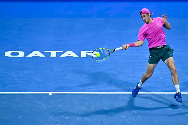 ATP, Tennis Herren QATAR EXXONMOBIL OPEN-ROUND OF 16 Valentin Royer of France competes against Carlos Alcaraz of Spain in the Round of 16 at the ATP men s Qatar ExxonMobil Open 2026 tennis tournament at the Khalifa International Tennis Complex in Doha, Qatar, on February 18 2026. DOHA Qatar Copyright: xNOUSHADx