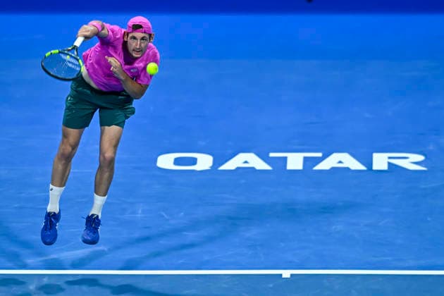 ATP, Tennis Herren QATAR EXXONMOBIL OPEN-ROUND OF 16 Valentin Royer of France competes against Carlos Alcaraz of Spain in the Round of 16 at the ATP men s Qatar ExxonMobil Open 2026 tennis tournament at the Khalifa International Tennis Complex in Doha, Qatar, on February 18 2026. DOHA Qatar Copyright: xNOUSHADx