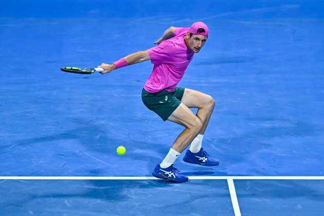 ATP, Tennis Herren QATAR EXXONMOBIL OPEN-ROUND OF 16 Valentin Royer of France competes against Carlos Alcaraz of Spain in the Round of 16 at the ATP men s Qatar ExxonMobil Open 2026 tennis tournament at the Khalifa International Tennis Complex in Doha, Qatar, on February 18 2026. DOHA Qatar Copyright: xNOUSHADx