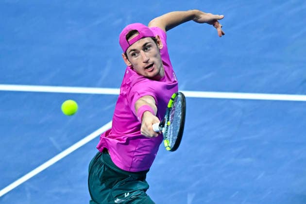 ATP, Tennis Herren QATAR EXXONMOBIL OPEN-ROUND OF 16 Valentin Royer of France competes against Carlos Alcaraz of Spain in the Round of 16 at the ATP men s Qatar ExxonMobil Open 2026 tennis tournament at the Khalifa International Tennis Complex in Doha, Qatar, on February 18 2026. DOHA Qatar Copyright: xNOUSHADx