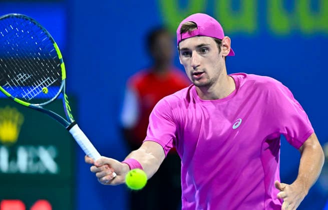 ATP, Tennis Herren QATAR EXXONMOBIL OPEN-ROUND OF 16 Valentin Royer of France competes against Carlos Alcaraz of Spain in the Round of 16 at the ATP men s Qatar ExxonMobil Open 2026 tennis tournament at the Khalifa International Tennis Complex in Doha, Qatar, on February 18 2026. DOHA Qatar Copyright: xNOUSHADx
