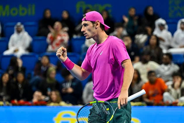 ATP, Tennis Herren QATAR EXXONMOBIL OPEN-ROUND OF 16 Valentin Royer of France competes against Carlos Alcaraz of Spain in the Round of 16 at the ATP men s Qatar ExxonMobil Open 2026 tennis tournament at the Khalifa International Tennis Complex in Doha, Qatar, on February 18 2026. DOHA Qatar Copyright: xNOUSHADx
