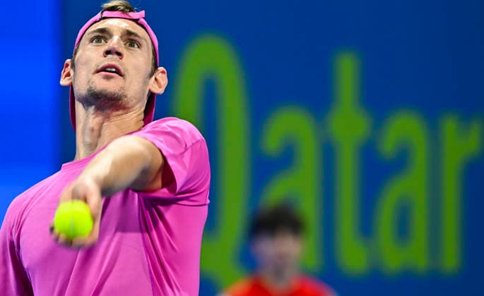 ATP, Tennis Herren QATAR EXXONMOBIL OPEN-ROUND OF 16 Valentin Royer of France competes against Carlos Alcaraz of Spain in the Round of 16 at the ATP men s Qatar ExxonMobil Open 2026 tennis tournament at the Khalifa International Tennis Complex in Doha, Qatar, on February 18 2026. DOHA Qatar Copyright: xNOUSHADx
