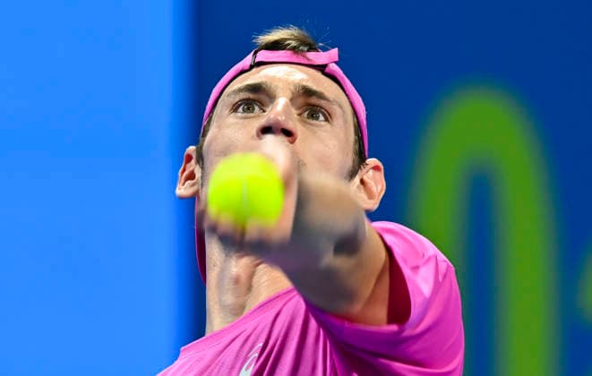 ATP, Tennis Herren QATAR EXXONMOBIL OPEN-ROUND OF 16 Valentin Royer of France competes against Carlos Alcaraz of Spain in the Round of 16 at the ATP men s Qatar ExxonMobil Open 2026 tennis tournament at the Khalifa International Tennis Complex in Doha, Qatar, on February 18 2026. DOHA Qatar Copyright: xNOUSHADx