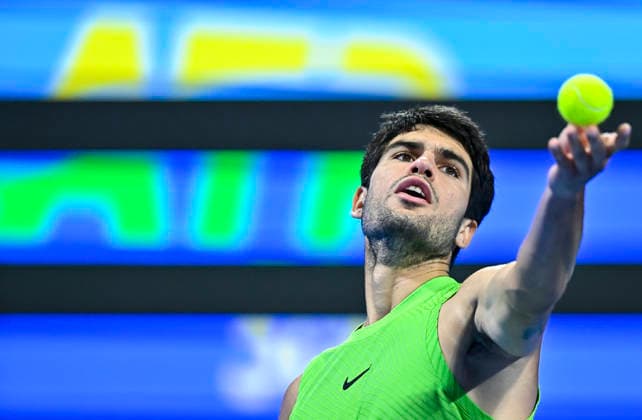 ATP, Tennis Herren QATAR EXXONMOBIL OPEN-ROUND OF 16 Carlos Alcaraz of Spain competes against Valentin Royer of France in the Round of 16 at the ATP men s Qatar ExxonMobil Open 2026 tennis tournament at the Khalifa International Tennis Complex in Doha, Qatar, on February 18 2026. DOHA Qatar Copyright: xNOUSHADx