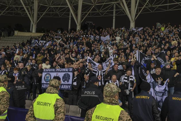 BAKU, AZERBAIJAN - FEBRUARY 18: Newcastle United fans celebrate their team s 6-1 victory in the UEFA Champions League knockout phase play-off first leg football match between Qarabag and Newcastle United at the Tofiq Bahramov Republican Stadium in Baku on February 18, 2026. (Photo by Firudin Salimov Sports Press Photo)  Copyright: xFirudinxSalimov SportsxPressxPhox Sportspressphoto_SPR94365