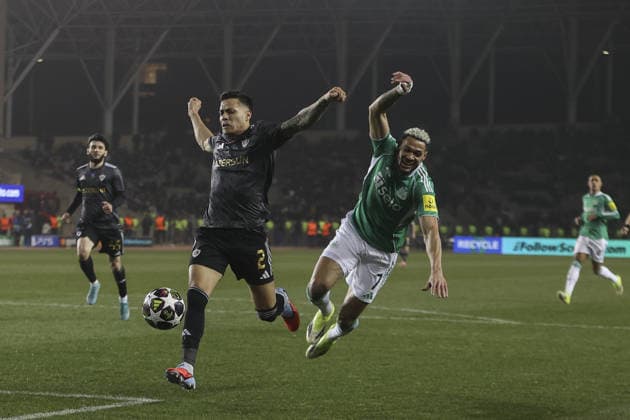 BAKU, AZERBAIJAN - FEBRUARY 18: Joelinton of Newcastle United (R) and Matheus Silva of Qarabag (L) after the UEFA Champions League knockout phase play-off first leg football match between Qarabag and Newcastle United at the Tofiq Bahramov Republican Stadium in Baku on February 18, 2026. (Photo by Firudin Salimov Sports Press Photo)  Copyright: xFirudinxSalimov SportsxPressxPhox Sportspressphoto_SPR94369