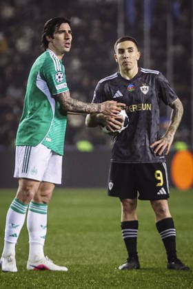 BAKU, AZERBAIJAN - FEBRUARY 18: Sandro Tonali of Newcastle United (L) and Joni Montiel of Qarabag (R) during the UEFA Champions League knockout phase play-off first leg football match between Qarabag and Newcastle United at the Tofiq Bahramov Republican Stadium in Baku on February 18, 2026. (Photo by Firudin Salimov Sports Press Photo)  Copyright: xFirudinxSalimov SportsxPressxPhox Sportspressphoto_SPR94370