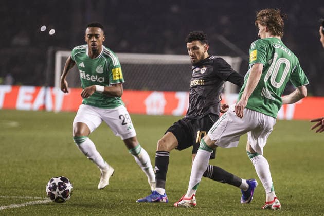 BAKU, AZERBAIJAN - FEBRUARY 18: Abdellah Zoubir of Qarabag passes the ball during the UEFA Champions League knockout phase play-off first leg football match between Qarabag and Newcastle United at the Tofiq Bahramov Republican Stadium in Baku on February 18, 2026. (Photo by Firudin Salimov Sports Press Photo)  Copyright: xFirudinxSalimov SportsxPressxPhox Sportspressphoto_SPR94375