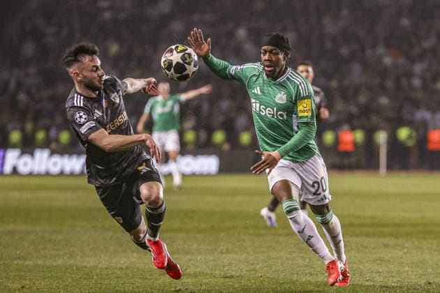 BAKU, AZERBAIJAN - FEBRUARY 18: Marko Jankovi? of Qarabag (L) and Anthony Elanga of Newcastle United (R) fight for possession at corner during the UEFA Champions League knockout phase play-off first leg football match between Qarabag and Newcastle United at the Tofiq Bahramov Republican Stadium in Baku on February 18, 2026. (Photo by Firudin Salimov Sports Press Photo)  Copyright: xFirudinxSalimov SportsxPressxPhox Sportspressphoto_SPR94384
