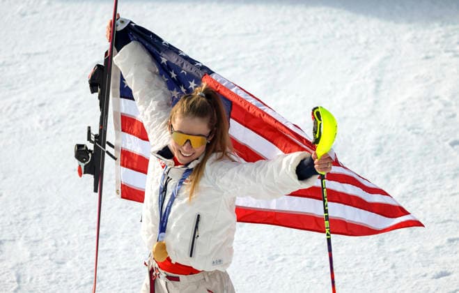 260218 -- CORTINA D AMPEZZO, Feb. 18, 2026 -- Mikaela Shiffrin of the United States poses for photos during the awarding ceremony of the alpine skiing women s slalom at the Milan-Cortina 2026 Olympic Winter games, Winterspiele,Spiele, Summer games in Cortina, Italy, Feb. 18, 2026. MICO2026ITALY-CORTINA D AMPEZZO-OLYMPIC WINTER GAMES-ALPINE SKIING-WOMEN S SLALOM FeixMaohua  (MICO2026)ITALY-CORTINA D AMPEZZO-OLYMPIC WINTER GAMES-ALPINE SKIING-WOMEN S SLALOM IMAGO FeixMaohua  imago images 0847986561