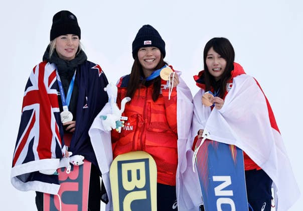 260218 -- LIVIGNO, Feb. 18, 2026 -- Gold medalist Fukada Mari L of Japan, silver medalist Zoi Sadowski Synnott L of New Zealand, and bronze medalist Murase Kokomo of Japan pose for photos during the awarding ceremony of the snowboard women s slopestyle at the Milan-Cortina 2026 Olympic Winter games, Winterspiele,Spiele, Summer games in Livigno, Italy, Feb. 18, 2026. MICO2026ITALY-LIVIGNO-OLYMPIC WINTER GAMES-SNOWBOARD-WOMEN S SNOWBOARD SLOPESTYLE-FINAL WangxPeng  (MICO2026)ITALY-LIVIGNO-OLYMPIC WINTER GAMES-SNOWBOARD-WOMEN S SNOWBOARD SLOPESTYLE-FINAL IMAGO WangxPeng  imago images 0847986670