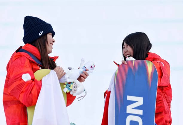 260218 -- LIVIGNO, Feb. 18, 2026 -- Gold medalist Fukada Mari L of Japan interacts with her teammate, bronze medalist Murase Kokomo, during the awarding ceremony of the snowboard women s slopestyle at the Milan-Cortina 2026 Olympic Winter games, Winterspiele,Spiele, Summer games in Livigno, Italy, Feb. 18, 2026. MICO2026ITALY-LIVIGNO-OLYMPIC WINTER GAMES-SNOWBOARD-WOMEN S SNOWBOARD SLOPESTYLE-FINAL WangxPeng  (MICO2026)ITALY-LIVIGNO-OLYMPIC WINTER GAMES-SNOWBOARD-WOMEN S SNOWBOARD SLOPESTYLE-FINAL IMAGO WangxPeng  imago images 0847987021