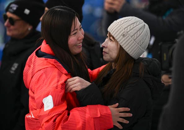 260218 -- LIVIGNO, Feb. 18, 2026 -- Fukada Mari L of Japan receives congratulation after the snowboard women s slopestyle final at the Milan-Cortina 2026 Olympic Winter games, Winterspiele,Spiele, Summer games in Livigno, Italy, Feb. 18, 2026. MICO2026ITALY-LIVIGNO-OLYMPIC WINTER GAMES-SNOWBOARD-WOMEN S SNOWBOARD SLOPESTYLE-FINAL XiaxYifang  (MICO2026)ITALY-LIVIGNO-OLYMPIC WINTER GAMES-SNOWBOARD-WOMEN S SNOWBOARD SLOPESTYLE-FINAL IMAGO XiaxYifang  imago images 0847987074