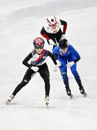 (260219) -- MILAN, Feb. 19, 2026 -- Kim Gilli (L) of South Korea crosses the finish line during the short track Speed skating, Eisschnelllauf women s 3000m relay final A at the Milan-Cortina 2026 Olympic Winter games, Winterspiele,Spiele, Summer games in Milan, Italy, Feb. 18, 2026. ) (MICO2026)ITALY-MILAN-OLYMPIC WINTER GAMES-SHORT TRACK SPEED SKATING-WOMEN S 3000M RELAY-FINALS ChengxMin 
