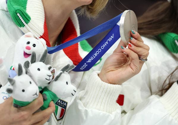 (260219) -- MILAN, Feb. 19, 2026 -- Silver medalist Arianna Fontana of Italy displays her medal during the awarding ceremony for the short track Speed skating, Eisschnelllauf women s 3000m relay final A at the Milan-Cortina 2026 Olympic Winter games, Winterspiele,Spiele, Summer games in Milan, Italy, Feb. 18, 2026. ) (MICO2026)ITALY-MILAN-OLYMPIC WINTER GAMES-SHORT TRACK SPEED SKATING-WOMEN S 3000M RELAY-FINALS LixMing 