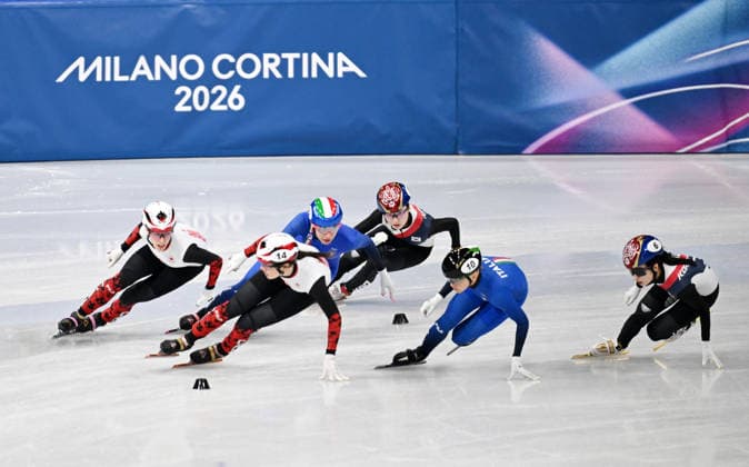 (260219) -- MILAN, Feb. 19, 2026 -- Athletes compete during the short track Speed skating, Eisschnelllauf women s 3000m relay final A at the Milan-Cortina 2026 Olympic Winter games, Winterspiele,Spiele, Summer games in Milan, Italy, Feb. 18, 2026. ) (MICO2026)ITALY-MILAN-OLYMPIC WINTER GAMES-SHORT TRACK SPEED SKATING-WOMEN S 3000M RELAY-FINALS ChengxMin 