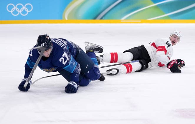 (260219) -- MILAN, Feb. 19, 2026 -- Eetu Luostarinen (L) of Finland fights for the puck against Dean Kukan of Switzerland during the Ice hockey, Eishockey men s play-offs quarterfinal between Finland and Switzerland at the Milan-Cortina 2026 Olympic Winter games, Winterspiele,Spiele, Summer games in Milan, Italy, Feb. 18, 2026. ) (MICO2026)ITALY-MILAN-OLYMPIC WINTER GAMES-ICE HOCKEY-MEN-PLAY-OFFS QUARTERFINALS-FIN VS SUI TaoxXiyi 