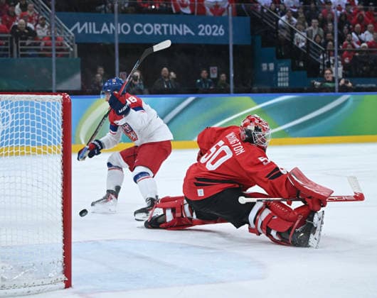 (260219) -- MILAN, Feb. 19, 2026 -- Ondrej Palat (L) of the Czech Republic scores during the Ice hockey, Eishockey men s play-offs quarterfinals match between Canada and the Czech Republic at the Milan-Cortina 2026 Olympic Winter games, Winterspiele,Spiele, Summer games in Milan, Italy, Feb. 18, 2026. ) (MICO2026)ITALY-MILAN-OLYMPIC WINTER GAMES-ICE HOCKEY-MEN-PLAY-OFFS QUARTERFINALS-CAN VS CZE ZhangxHaofu 