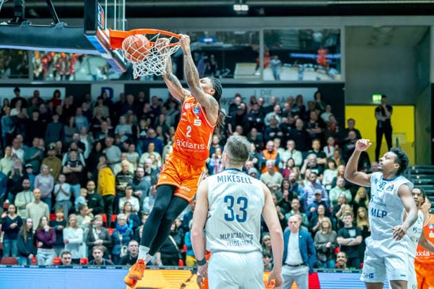 Chemnitz, Germany February 18, 2026 1 BBL 2025 2026 Niners Chemnitz vs MLP Academics Heidelberg In the picture Nike Sibande 99 1 v li with a dunking Copyright: xFotostandx xNachtigallx
