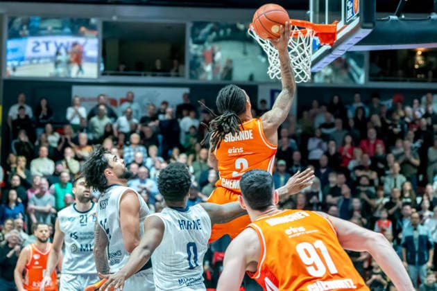 Chemnitz, Germany 18 February 2026 1 BBL 2025 2026 Niners Chemnitz vs MLP Academics Heidelberg In the picture Nike Sibande 99 with a dunking Copyright: xFotostandx xNachtigallx