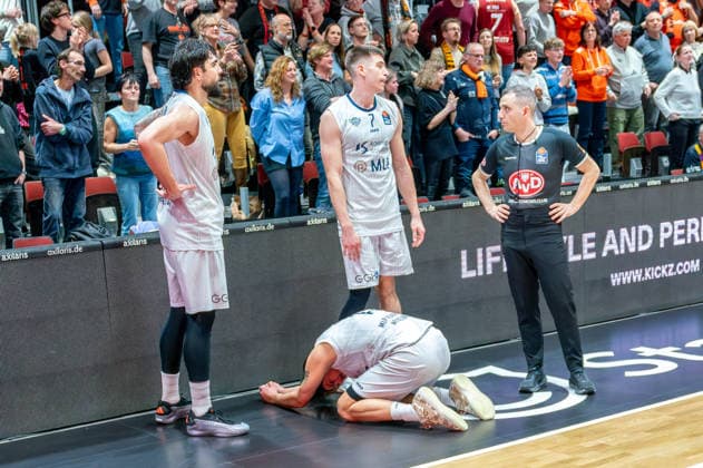 Chemnitz, Germany 18 February 2026 1 BBL 2025 2026 Niners Chemnitz vs MLP Academics Heidelberg In the picture Marcel Keßen MLP , Erol Ersek MLP and Dusan Neskovic MLP cant believe the defeat Copyright: xFotostandx xNachtigallx