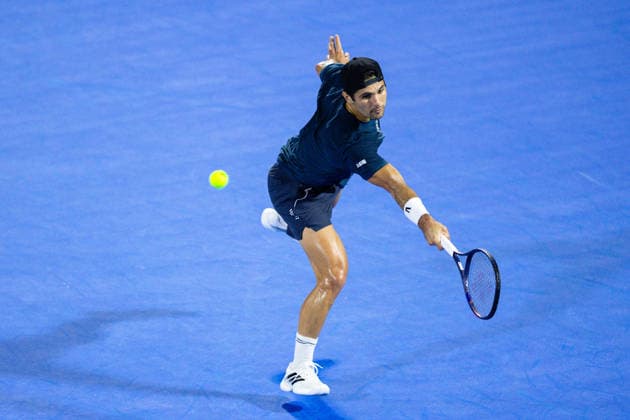 2026 Delray Beach Open - Day 3 Marcos Giron of the USA reaches for a ball against Casper Ruud of Norway during their match on Day 3 of the Delray Beach Open at the Delray Tennis Center in Delray Beach, Florida, on February 18, 2026. Delray Beach FL United States  Copyright: xMauricioxPaizx originalFilename:paiz-2026delr260218_npJES.jpg