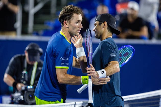 2026 Delray Beach Open - Day 3 Casper Ruud of Norway meets at the net after defeating Marcos Giron of the USA on Day 3 of the Delray Beach Open at the Delray Tennis Center in Delray Beach, Florida, on February 18, 2026. Delray Beach FL United States  Copyright: xMauricioxPaizx originalFilename:paiz-2026delr260218_npE3n.jpg