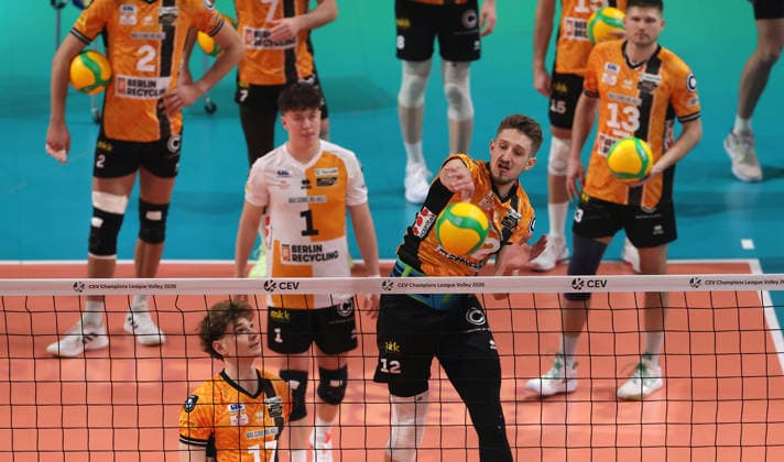 Arthur Wehner, Maximilian Treiter, Florian Krage Brewitz warming up Upper body action Sport Volleyball CEV Champions League Men Season 2025 2026 18 02 2026 BR Volleys Berlin BRV vs Sir Sicoma Monini Perugia