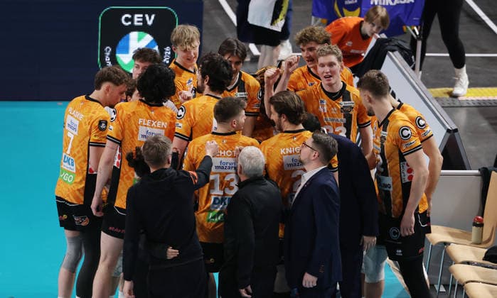 BR Volleys team before the start of the match, team circle swearing-in ritual Sport Volleyball CEV Champions League Men Season 2025 2026 18 02 2026 BR Volleys Berlin BRV vs Sir Sicoma Monini Perugia
