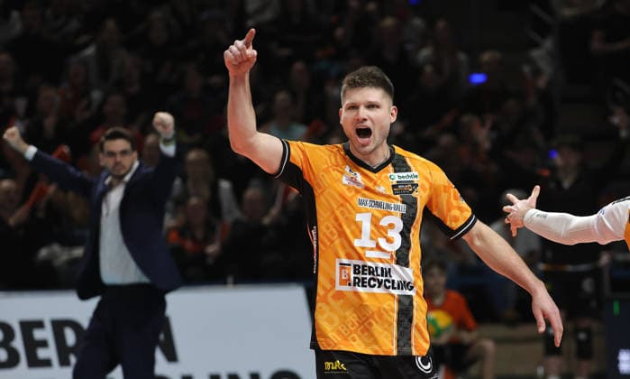 Ruben Schott celebrates after winning a point, behind him coach Alexandre Leal joy emotion jubilation Sport Volleyball CEV Champions League Men Season 2025 2026 18 02 2026 BR Volleys Berlin BRV vs Sir Sicoma Monini Perugia