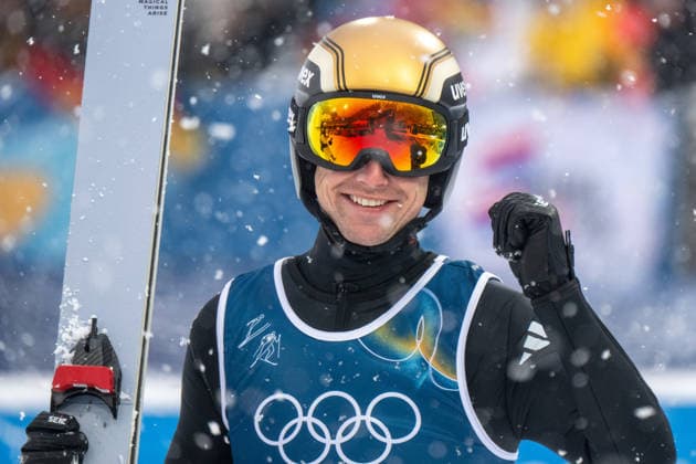 OLYMPICS - Winter Olympic Games, Olympische Spiele, Olympia, OS Milano Cortina 2026 PREDAZZO,ITALY,19.FEB.26 - OLYMPICS, NORDIC SKIING, NORDIC COMBINED, Ski jumping, Skispringen, Ski, nordisch - Winter Olympic Games Milano Cortina 2026, team sprint, large hill. Image shows the rejoicing of Vinzenz Geiger (GER).  GEPAxpictures xOliverxLerch