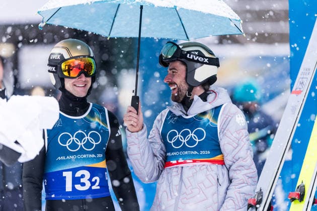 PREDAZZO, ITALY - FEBRUARY 19: Vinzenz Geiger (Germany) and Johannes Rydzek (Germany) in the leaders box, smiling during the Nordic Combined Team Sprint at the Milano Cortina 2026 Olympics at Predazzo Ski jumping, Skispringen, Ski, nordisch Stadium on day 13 of the Milano Cortina 2026 Olympics on February 19, 2026 in Predazzo, Italy. Editorial use only. Italy Copyright: xSteffiexWunderlx
