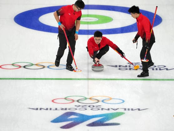 (260219) -- CORTINA D AMPEZZO, Feb. 19, 2026 -- Li Zhichao, Xu Jingtao, and Fei Xueqing (L-R) of China compete during the curling men s round robin session 12 match between China and Germany at the 2026 Milan-Cortina Winter Olympics in Cortina, Italy, Feb. 19, 2026. ) (MICO2026)ITALY-CORTINA D AMPEZZO-OLYMPIC Winter games, Winterspiele,Spiele, Summer games CURLING-MEN-ROUND ROBIN-CHN VS GER LixGang 
