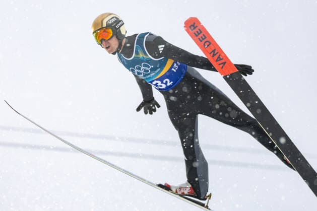 (260219) -- PREDAZZO, Feb. 19, 2026 -- Vinzenz Geiger of Germany competes during the Ski jumping, Skispringen, Ski, nordisch competition round of the nordic combined team sprint at the 2026 Milan-Cortina Winter Olympics in Predazzo, Italy, Feb. 19, 2026. ) (MICO2026)ITALY-PREDAZZO-OLYMPIC Winter games, Winterspiele,Spiele, Summer games NORDIC COMBINED-TEAM SPRINT HuangxWei 