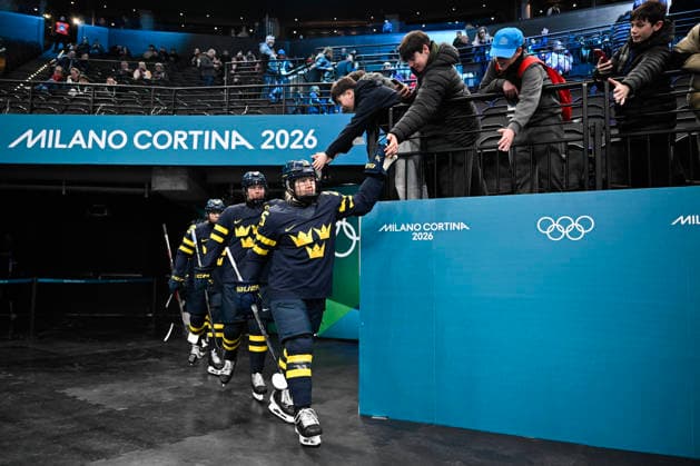 MILANO, ITALIEN 20260219 Sveriges Lina Ljungblom gar in till uppvärmningen inför damernas bronsmatch i ishockey mellan Schweiz och Sverige i Santagiulia Arena under OS i Milano. *** Bilden ingar i SPORTPAKET. För övriga BETALBILD *** MILANO ITALIEN x10070x *** MILANO, ITALY 20260219 Swedens Lina Ljungblom joins the warm-up for the womens ice hockey bronze medal match between Switzerland and Sweden at the Santagiulia Arena during the Milan Olympics Picture in SPORTPAKET For others PAYPICTURE MILANO ITALY x10070x  Copyright: xJessicaxGow TTx OS 2026 ISHOCKEY SCHWEIZ-SVERIGE BRONSMATCH
