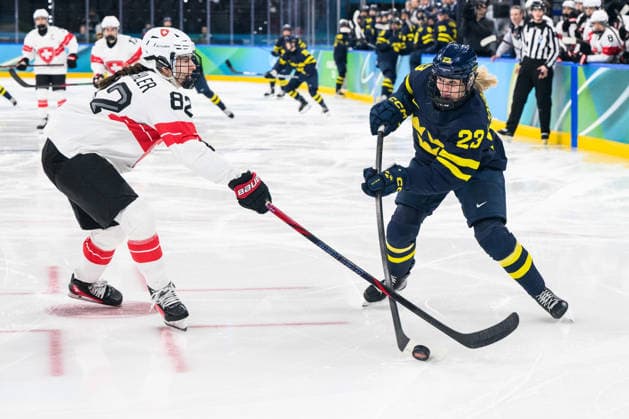 260219 Alessia Baechler of Switzerland and Thea Johansson of Sweden in the women s Ice hockey, Eishockey bronze medal game between Switzerland and Sweden during day 13 of the 2026 Winter Olympics on February 19, 2026 in Milan. Photo: Carl Sandin BILDBYRAN kod CS EW0642 ishockey ice hockey Olympic Games, Olympische Spiele, Olympia, OS olympics winter olympics os ol olympiska spel vinter-os olympiske leker milano cortina 2026 milan cortina 2026 milano cortina 2026 olympic games milano cortina 2026 winter olympic games milano cortina-os milano cortina-ol vinter-ol 13 bbeng sverige sweden switzerland schweiz dam bronsmatch *** 260219 Alessia Baechler of Switzerland and Thea Johansson of Sweden in the women s ice hockey bronze medal game between Switzerland and Sweden during day 13 of the 2026 Winter Olympics on February 19, 2026 in Milan Photo Carl Sandin BILDBYRAN kod CS EW0642 ishockey ice hockey olympic games olympics winter olympics os ol olympiska spel vinter os olympiske leker milano cortina 2026 milan cortina 2026 milano cortina 2026 olympic games milano cortina 2026 winter olympic games milano cortina os milano cortina ol vinter ol 13 bbeng sverige sweden switzerland schweiz dam bronsmatch  Copyright: CARLxSANDIN BB260219CS007