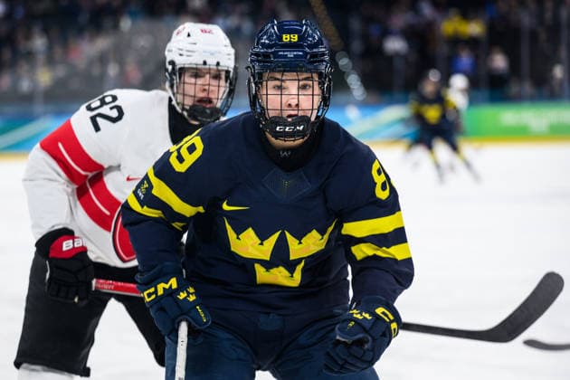 260219 Alessia Baechler of Switzerland and Nicole Hall of Sweden in the women s Ice hockey, Eishockey bronze medal game between Switzerland and Sweden during day 13 of the 2026 Winter Olympics on February 19, 2026 in Milan. Photo: Emma Wallskog BILDBYRAN kod EW EW0642 ishockey ice hockey Olympic Games, Olympische Spiele, Olympia, OS olympics winter olympics os ol olympiska spel vinter-os olympiske leker milano cortina 2026 milan cortina 2026 milano cortina 2026 olympic games milano cortina 2026 winter olympic games milano cortina-os milano cortina-ol vinter-ol 13 bbeng sverige sweden switzerland schweiz dam bronsmatch *** 260219 Alessia Baechler of Switzerland and Nicole Hall of Sweden in the women s ice hockey bronze medal game between Switzerland and Sweden during day 13 of the 2026 Winter Olympics on February 19, 2026 in Milan Photo Emma Wallskog BILDBYRAN kod EW EW0642 ishockey ice hockey olympic games olympics winter olympics os ol olympiska spel vinter os olympiske leker milano cortina 2026 milan cortina 2026 milano cortina 2026 olympic games milano cortina 2026 winter olympic games milano cortina os milano cortina ol vinter ol 13 bbeng sverige sweden switzerland schweiz dam bronsmatch  Copyright: EMMAxWALLSKOG BB260219EW014