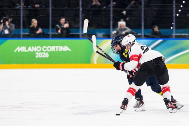260219 Ebba Hedqvist of Sweden and Rahel Enzler of Switzerland in the women s Ice hockey, Eishockey bronze medal game between Switzerland and Sweden during day 13 of the 2026 Winter Olympics on February 19, 2026 in Milan. Photo: Carl Sandin BILDBYRAN kod CS EW0642 ishockey ice hockey Olympic Games, Olympische Spiele, Olympia, OS olympics winter olympics os ol olympiska spel vinter-os olympiske leker milano cortina 2026 milan cortina 2026 milano cortina 2026 olympic games milano cortina 2026 winter olympic games milano cortina-os milano cortina-ol vinter-ol 13 bbeng sverige sweden switzerland schweiz dam bronsmatch *** 260219 Ebba Hedqvist of Sweden and Rahel Enzler of Switzerland in the women s ice hockey bronze medal game between Switzerland and Sweden during day 13 of the 2026 Winter Olympics on February 19, 2026 in Milan Photo Carl Sandin BILDBYRAN kod CS EW0642 ishockey ice hockey olympic games olympics winter olympics os ol olympiska spel vinter os olympiske leker milano cortina 2026 milan cortina 2026 milano cortina 2026 olympic games milano cortina 2026 winter olympic games milano cortina os milano cortina ol vinter ol 13 bbeng sverige sweden switzerland schweiz dam bronsmatch  Copyright: CARLxSANDIN BB260219CS015