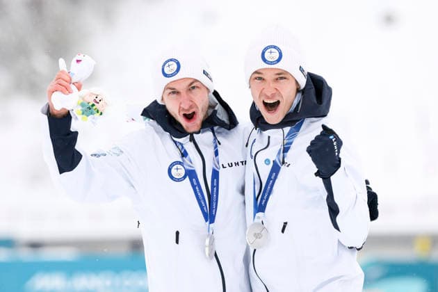 OLYMPICS - Winter Olympic Games, Olympische Spiele, Olympia, OS Milano Cortina 2026 TESERO,ITALY,19.FEB.26 - OLYMPICS, NORDIC SKIING, NORDIC COMBINED - Winter Olympic Games Milano Cortina 2026, team sprint, medal ceremony. Image shows the rejoicing of Ilkka Herola and Eero Hirvonen (FIN). Keywords: medal.  GEPAxpictures xMatthiasxTrinkl