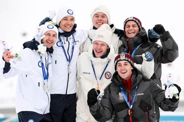 OLYMPICS - Winter Olympic Games, Olympische Spiele, Olympia, OS Milano Cortina 2026 TESERO,ITALY,19.FEB.26 - OLYMPICS, NORDIC SKIING, NORDIC COMBINED - Winter Olympic Games Milano Cortina 2026, team sprint, medal ceremony. Image shows the rejoicing of Ilkka Herola and Eero Hirvonen (FIN), Andreas Skoglund and Jens Luraas Oftebro (NOR), Stefan Rettenegger and Johannes Lamparter (AUT). Keywords: medal, mascot.  GEPAxpictures xMatthiasxTrinkl