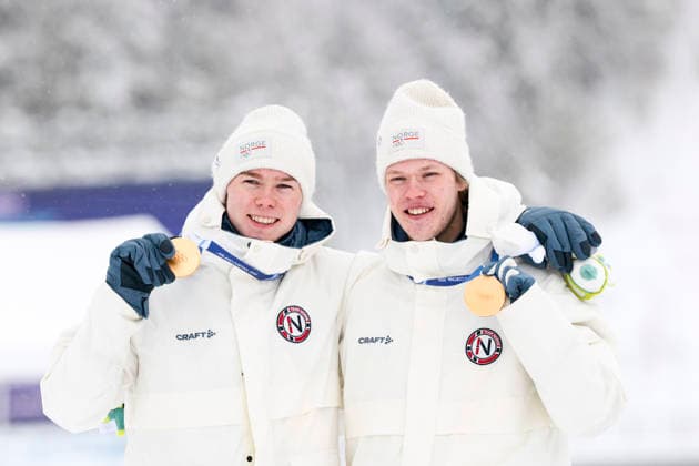 OLYMPICS - Winter Olympic Games, Olympische Spiele, Olympia, OS Milano Cortina 2026 TESERO,ITALY,19.FEB.26 - OLYMPICS, NORDIC SKIING, NORDIC COMBINED - Winter Olympic Games Milano Cortina 2026, team sprint, medal ceremony. Image shows the rejoicing of Andreas Skoglund and Jens Luraas Oftebro (NOR). Keywords: medal.  GEPAxpictures xMatthiasxTrinkl