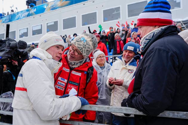 Winter Olympics in Milan Cortina 2026 Val di Fiemme, Italy 20260219. Gold medalists Jens Luras Oftebro with his family after the combined team sprint 2 x 7.5 km Tesero CC-Stadium during the Winter Olympics in Milano Cortina 2026. Photo: Lise Aserud NTB Val di Fiemme Italy EDITORIAL USE ONLY. RESTRICTED USE FOR BETTING COMPANIES Ref:_SPOlQp3SOW4jEc.jpg *** Winter Olympics in Milan Cortina 2026 Val di Fiemme, Italy 20260219 Gold medalists Jens Luras Oftebro with his family after the combined team sprint 2 x 7 5 km Tesero CC Stadium during the Winter Olympics in Milano Cortina 2026 Photo Lise Aserud NTB Val di Fiemme Italy EDITORIAL USE ONLY RESTRICTED USE FOR BETTING COMPANIES  Copyright: xLisexAserudx xNTBx