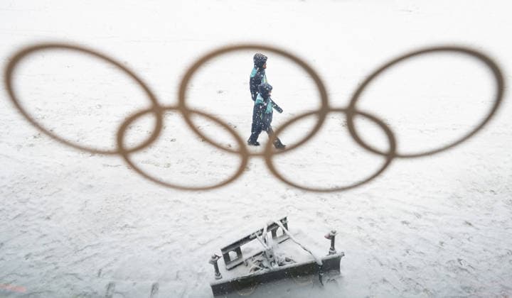 260219 Volunteers walk in snowfall and are seen through the Olympic rings during day 13 of the 2026 Winter Olympics on February 19, 2026 in Anterselva. Photo: Mathias Bergeld BILDBYRAN kod MB MB1338 skidskytte biathlon skiskyting Olympic Games, Olympische Spiele, Olympia, OS olympics winter olympics os ol olympiska spel vinter-os olympiske leker milano cortina 2026 milan cortina 2026 milano cortina 2026 olympic games milano cortina 2026 winter olympic games milano cortina-os milano cortina-ol vinter-ol 13 bbeng träning training genre snö snöfall os-ringar *** 260219 Volunteers walk in snowfall and are seen through the Olympic rings during day 13 of the 2026 Winter Olympics on February 19, 2026 in Anterselva Photo Mathias Bergeld BILDBYRAN code MB MB1338 biathlon biathlon olympic games olympics olympics winter olympics os ol olympiska spel vinter os olympiske leker milano cortina 2026 milan cortina 2026 milano cortina 2026 olympic games milano cortina 2026 winter olympic games milano cortina os milano cortina ol vinter ol 13 bbeng träning training genre snö snöfall os ringar  Copyright: MATHIASxBERGELD BB260219MB035