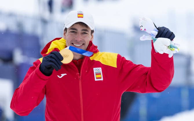 OLYMPICS - Winter Olympic Games, Olympische Spiele, Olympia, OS Milano Cortina 2026 BORMIO,ITALY,19.FEB.26 - OLYMPICS, SKI MOUNTAINEERING - Winter Olympic Games Milano Cortina 2026, sprint race, medal ceremony. Image shows Oriol Cardona Coll (ESP). Keywords: medal.  GEPAxpictures xHaraldxSteiner